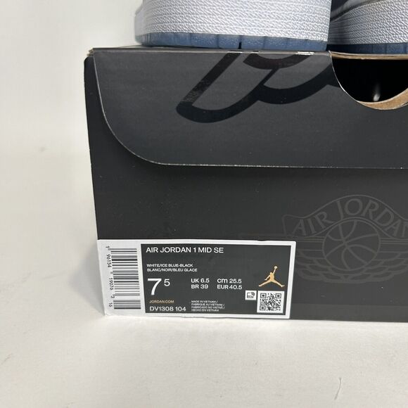 Nike Shoes Air Jordan 1 Mid SE “UNC/Ice Blue" 2024 - Picture 4 of 5